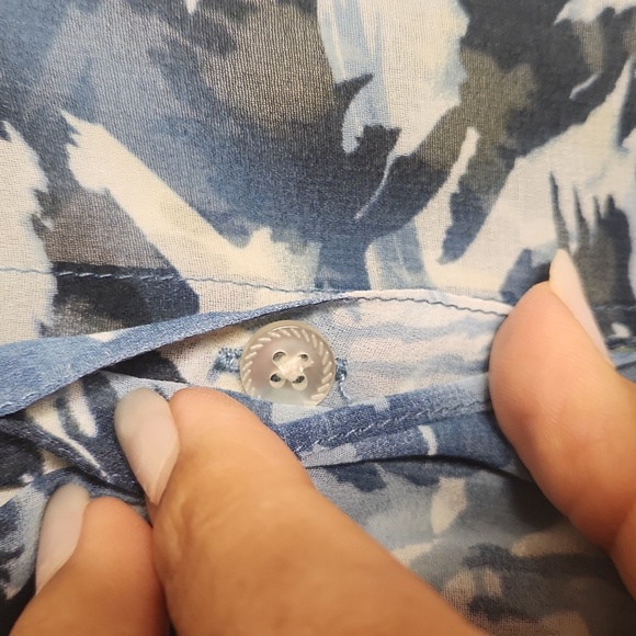 Cabi Women's Blue/White DappledDot Floral Semi Sheer Sleeveless TunicTop Size XS - Picture 8 of 12